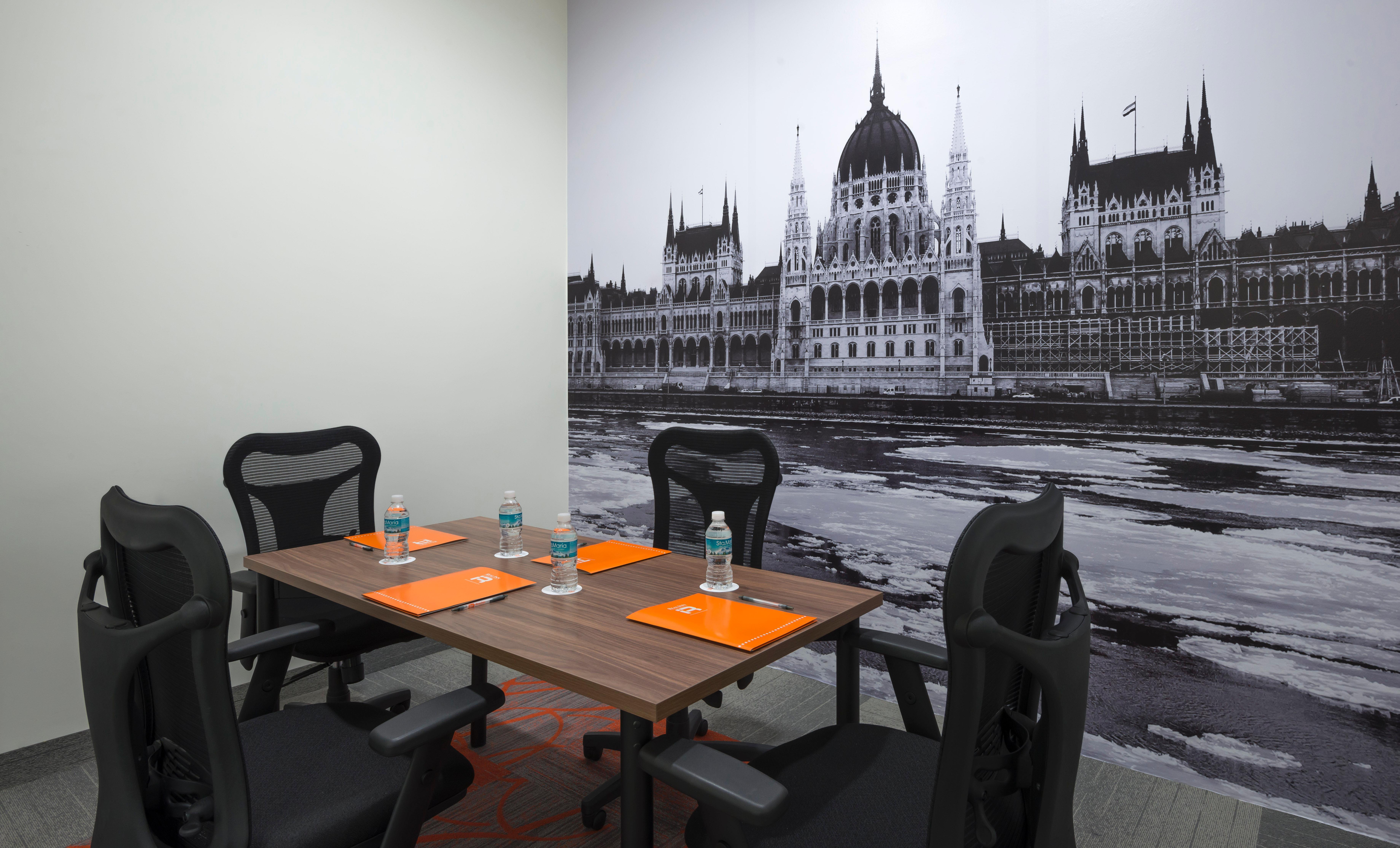 Real Inn Tijuana By Camino Real Hoteles Экстерьер фото A meeting room at the Budapest Business Center