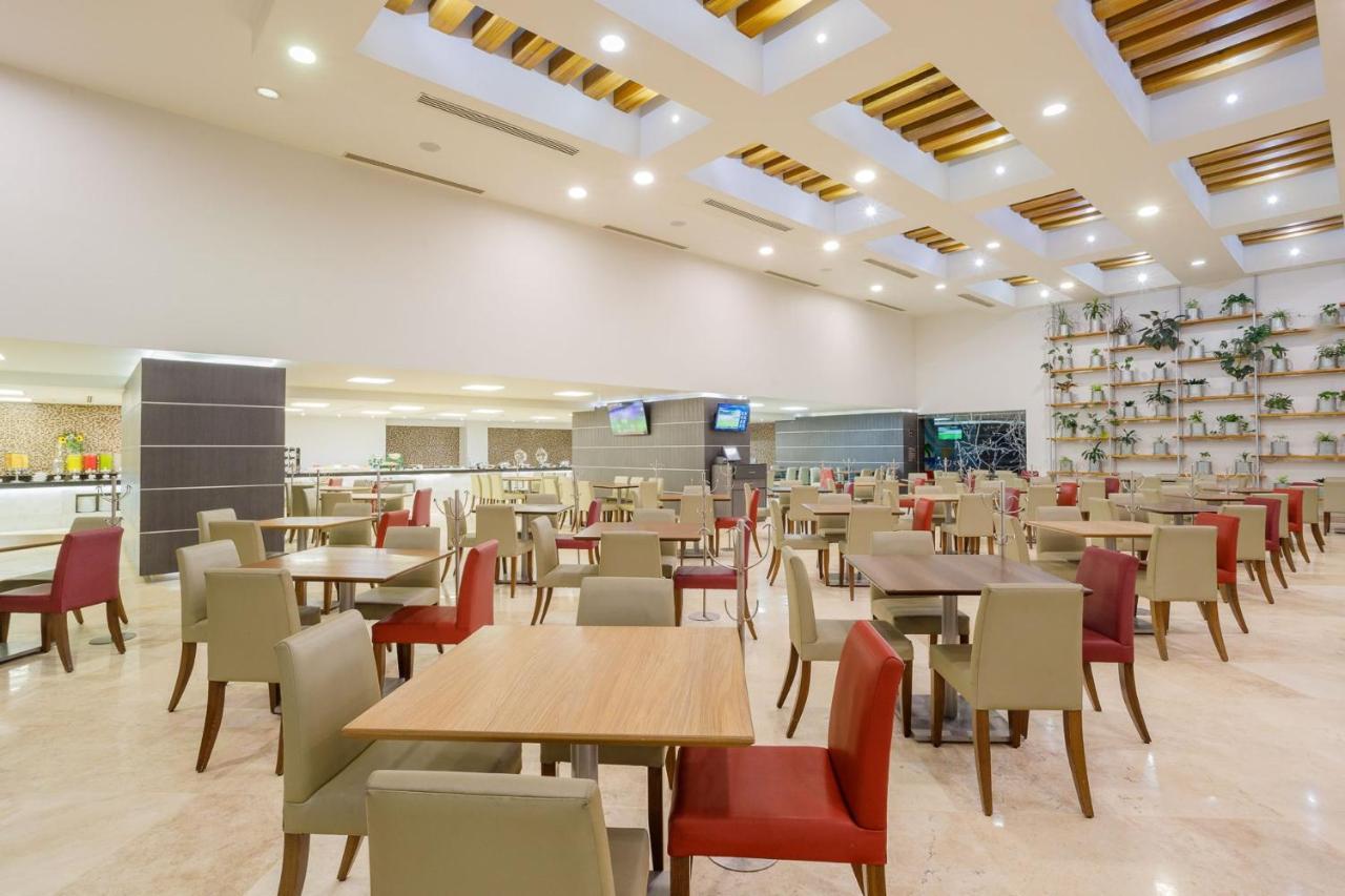 Real Inn Tijuana By Camino Real Hoteles Экстерьер фото The lounge at the airport
