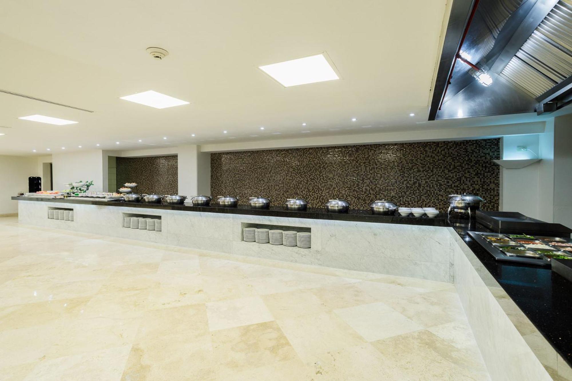 Real Inn Tijuana By Camino Real Hoteles Экстерьер фото The buffet at the 1010