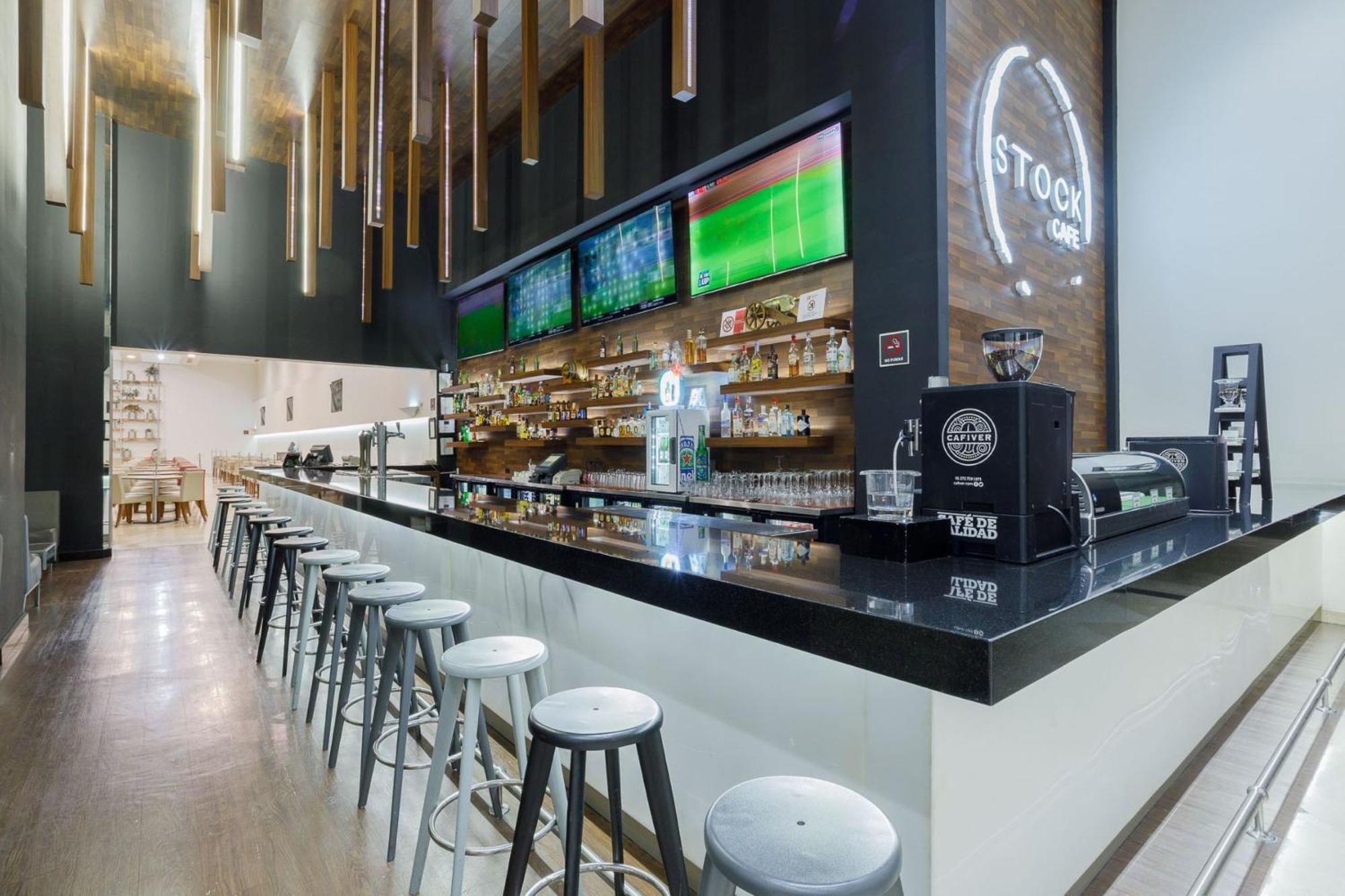Real Inn Tijuana By Camino Real Hoteles Экстерьер фото Stock Bar