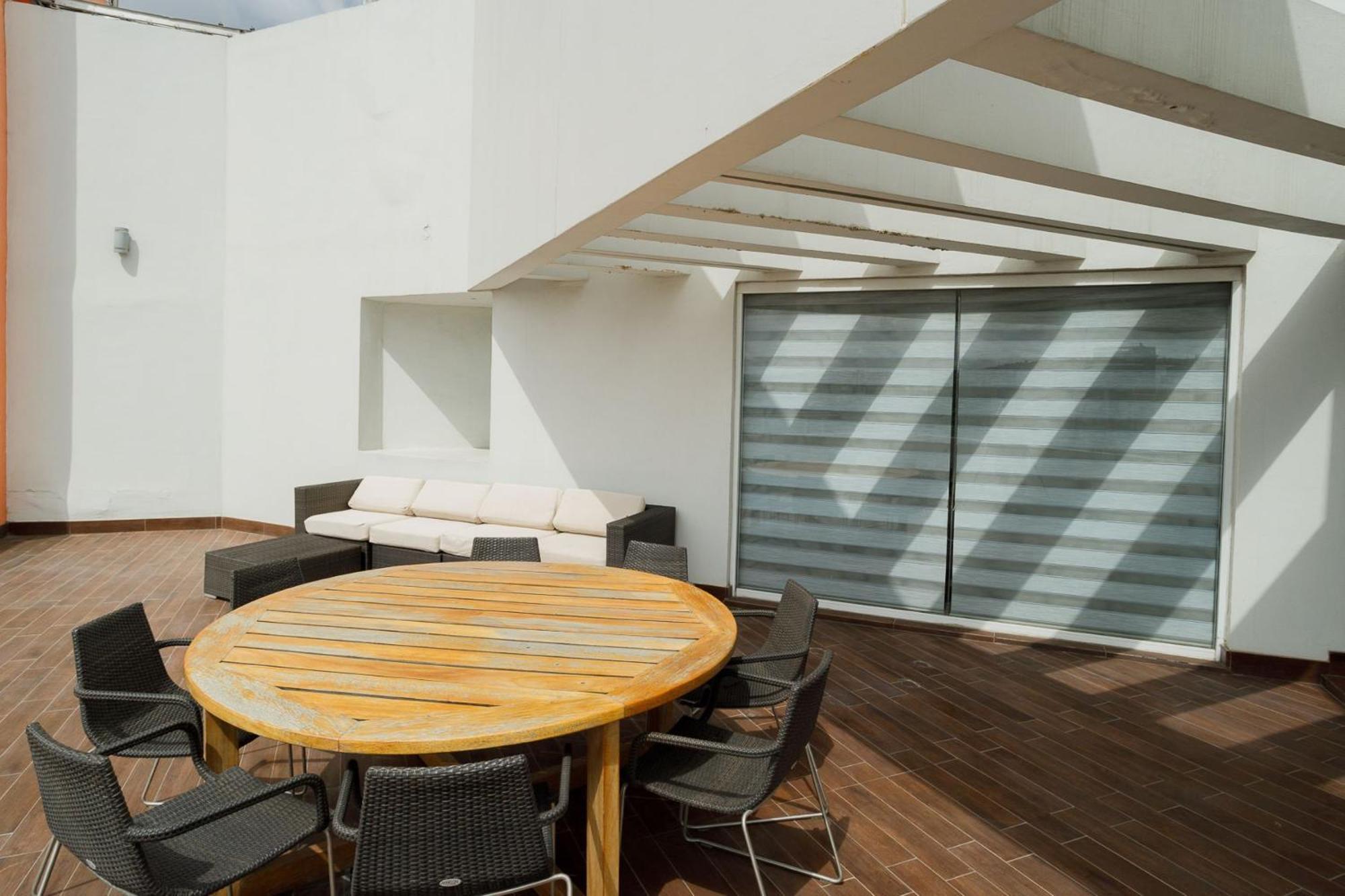 Real Inn Tijuana By Camino Real Hoteles Экстерьер фото A room with a large window