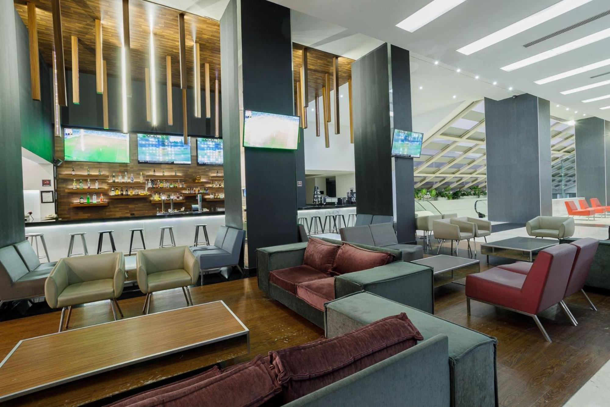 Real Inn Tijuana By Camino Real Hoteles Экстерьер фото The lounge at the airport