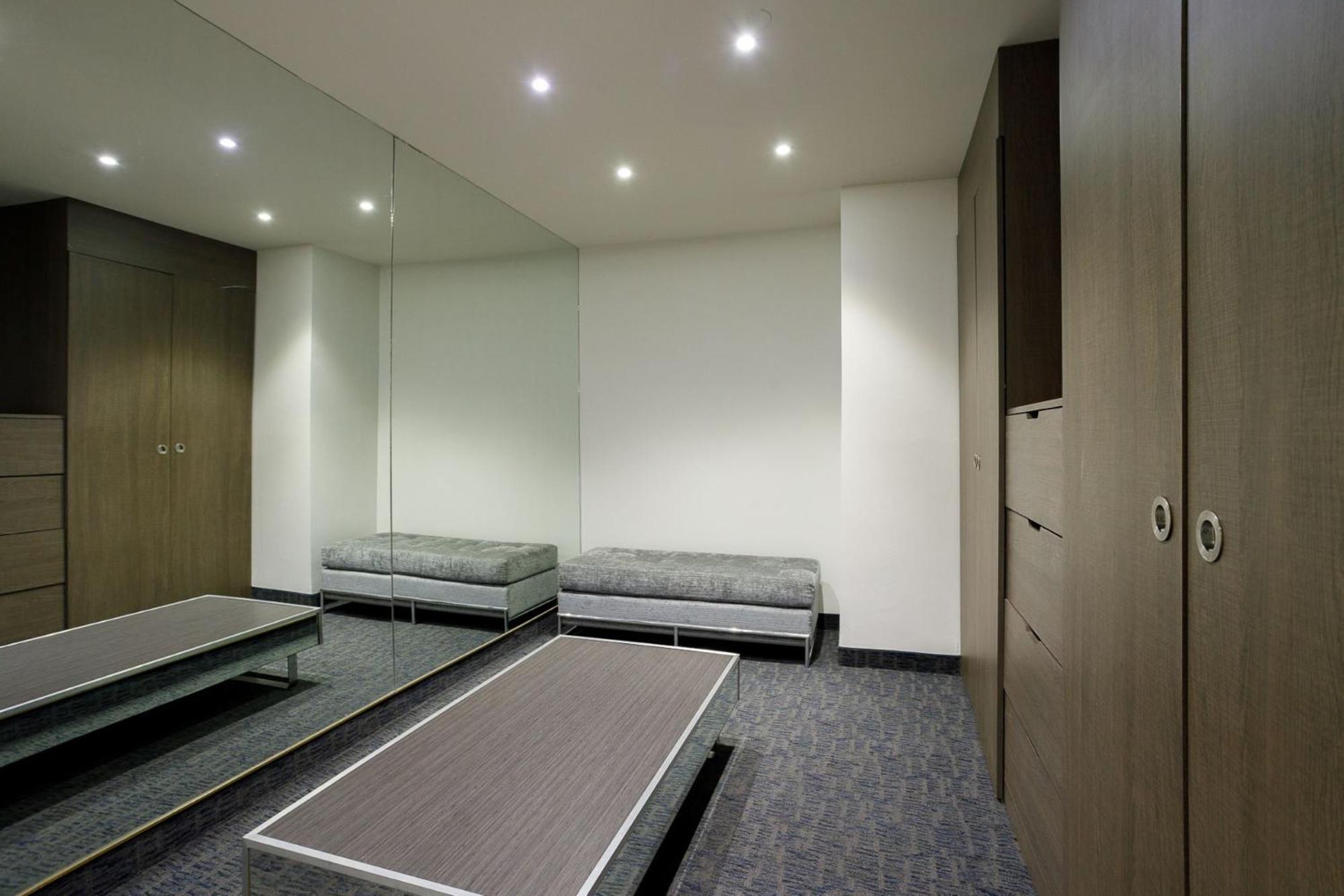 Real Inn Tijuana By Camino Real Hoteles Экстерьер фото The dressing room at the National Theatre, London