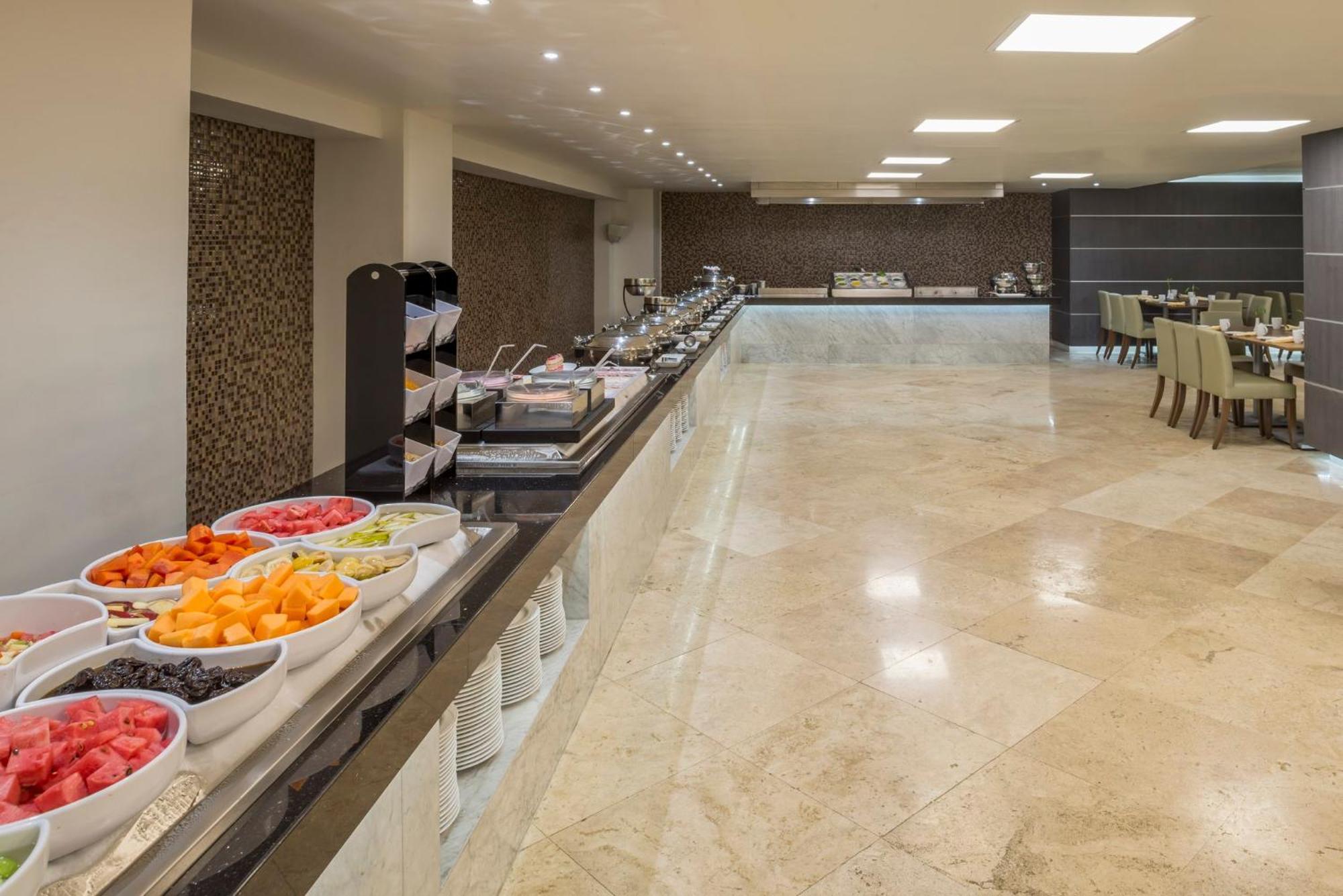 Real Inn Tijuana By Camino Real Hoteles Экстерьер фото Buffet at a hotel