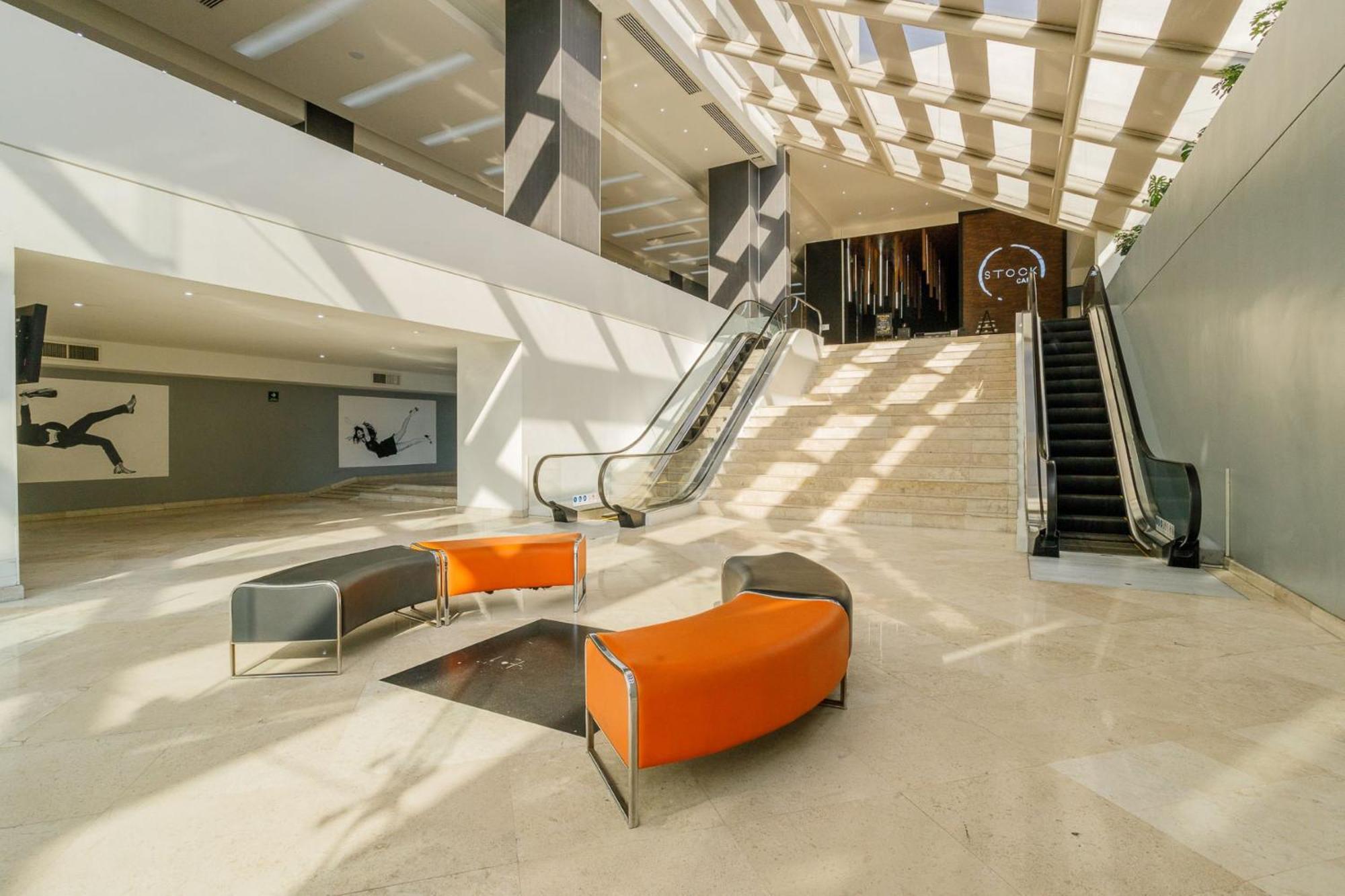 Real Inn Tijuana By Camino Real Hoteles Экстерьер фото Interior of the terminal