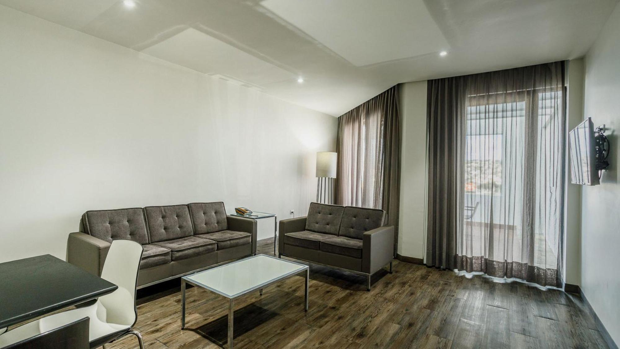Real Inn Tijuana By Camino Real Hoteles Экстерьер фото
